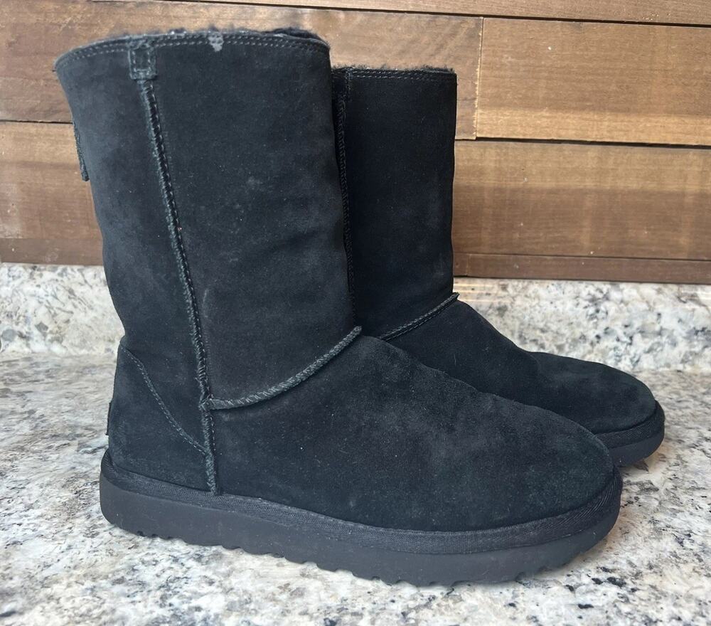 UGG BOOTS - Black Suede Shearling Lined Back Zipper Women’s size 8 Classic Short
